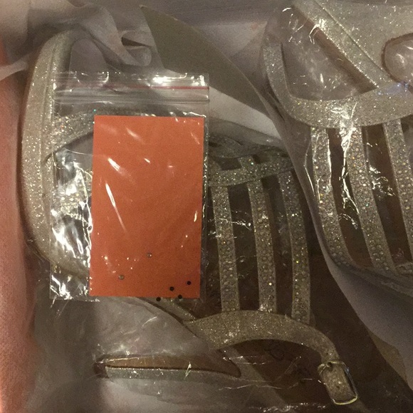 Shoes - Picture 6 of 8